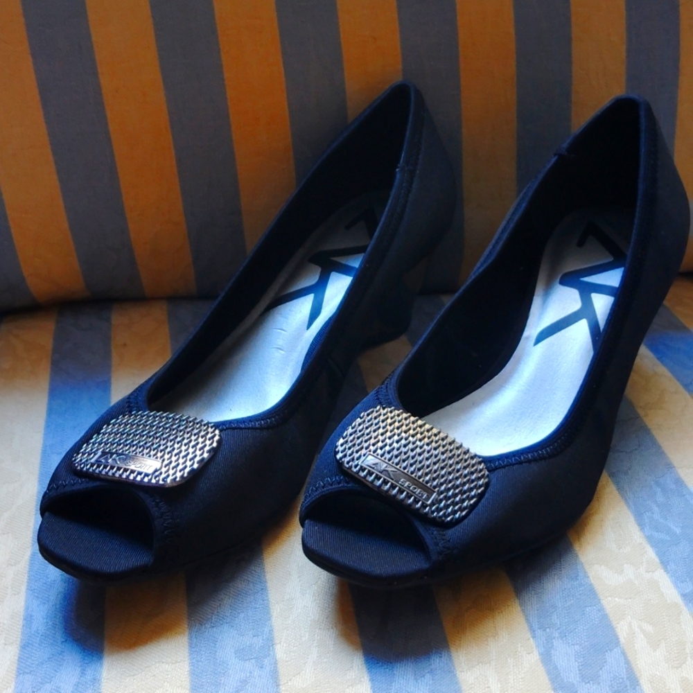 Anne Klein Sport Women’s Nibble Pump